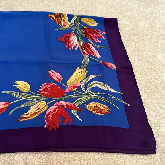 Parrot Tulip Shawl - Picture 2 of 7